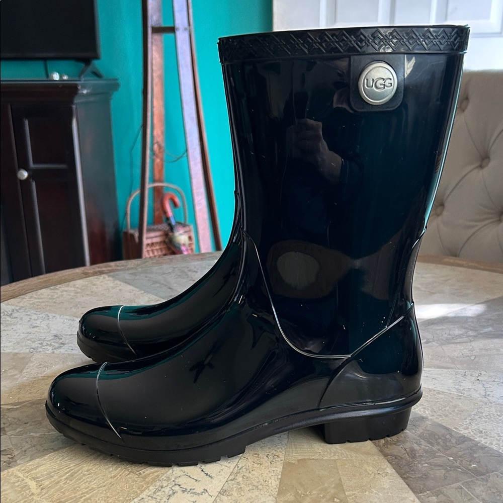 UGG Rain Boots size 9